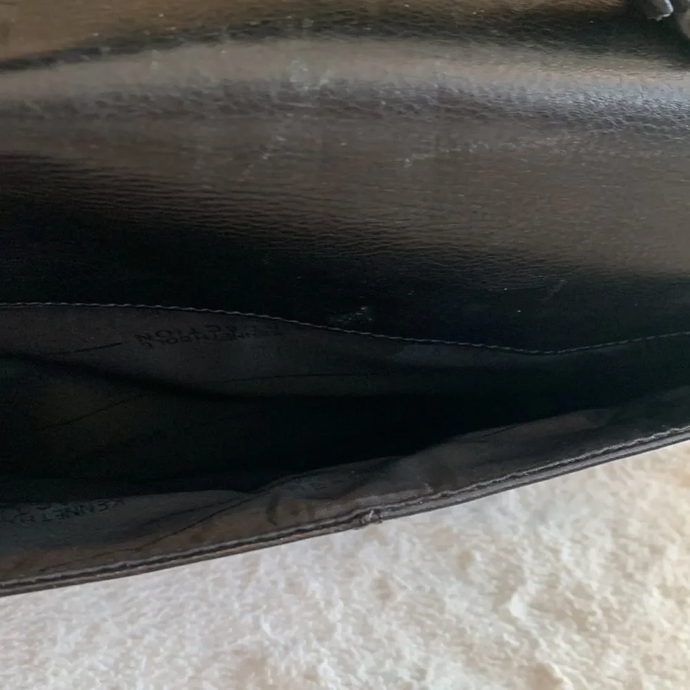 Kenneth Cole Reaction features **please